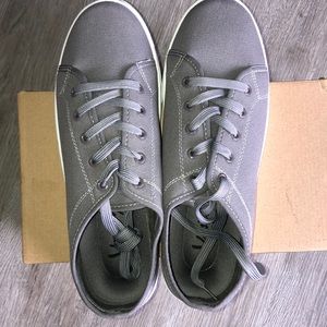Mens canvas shoes